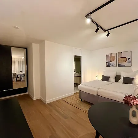 G&p Housing - Xxl Fuer Familien & Gruppen 120qm Mit 3 Schlafzimmern, 3 Badezimmern, Panoramabalkon Und Grosser Kueche * Altensteig