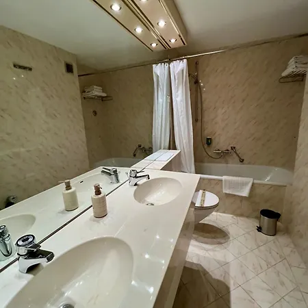 G&p Housing - Xxl Fuer Familien & Gruppen 120qm Mit 3 Schlafzimmern, 3 Badezimmern, Panoramabalkon Und Grosser Kueche Altensteig