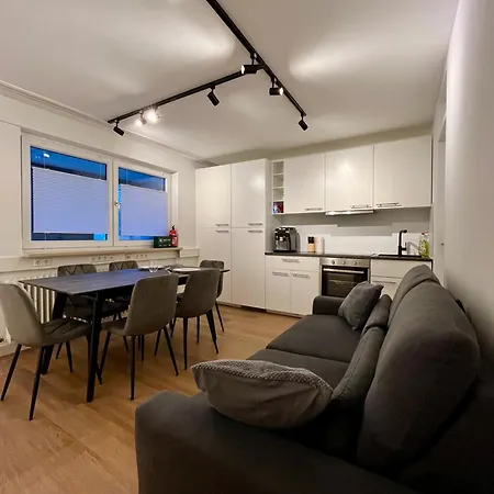 Daire G&p Housing - Xxl Fuer Familien & Gruppen 120qm Mit 3 Schlafzimmern, 3 Badezimmern, Panoramabalkon Und Grosser Kueche Altensteig