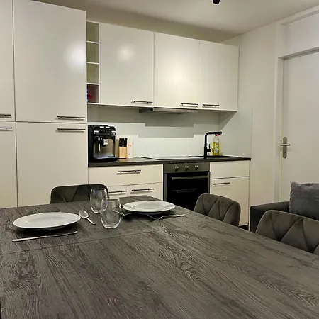 G&p Housing - Xxl Fuer Familien & Gruppen 120qm Mit 3 Schlafzimmern, 3 Badezimmern, Panoramabalkon Und Grosser Kueche Daire Altensteig